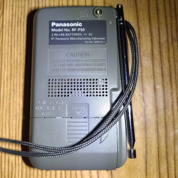 Panasonic FM-AM 2-Band Receiver portable radio (AS IS) - Picture 4 of 5